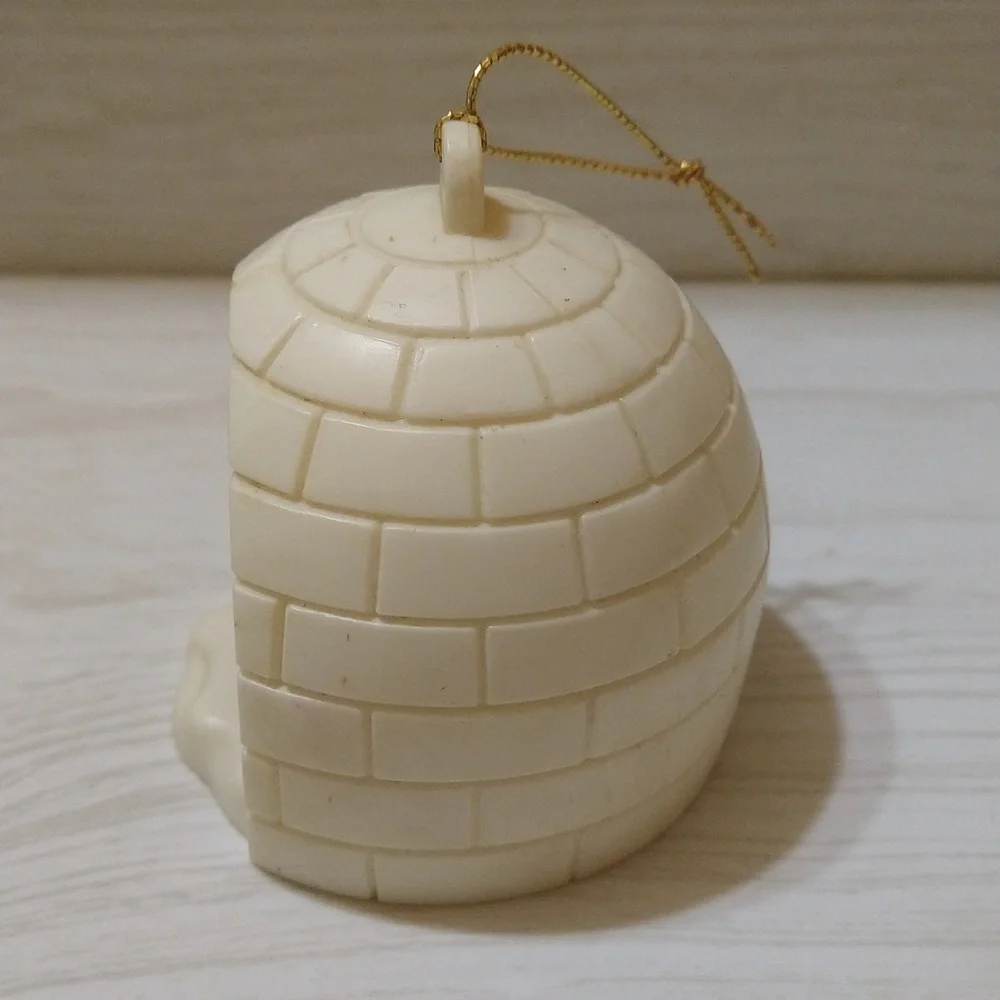 Vintage Avon Eskimo Igloo Christmas Ornament - Picture 4 of 5